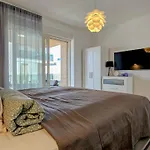 Oasis B7