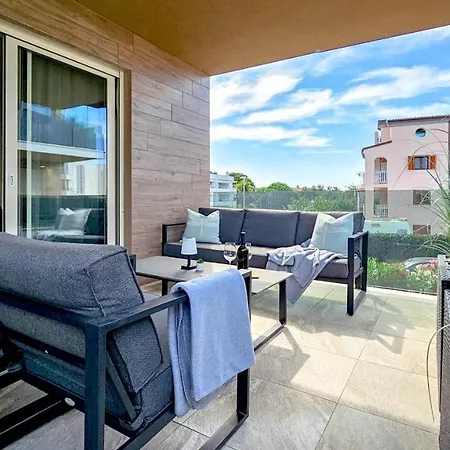 Oasis B7 Apartment