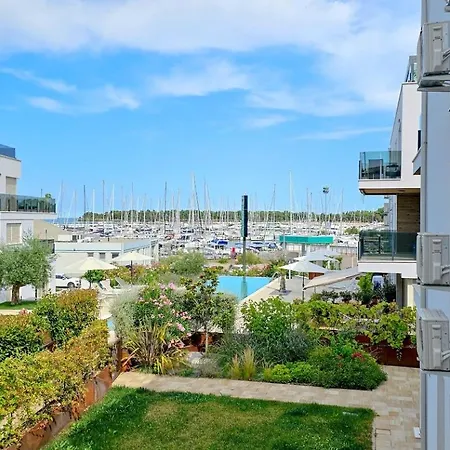 Oasis B7 Apartment *