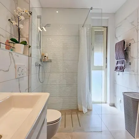 Oasis B7 Apartment