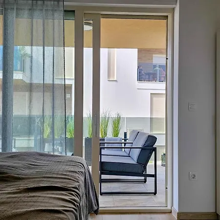 Oasis B7 *