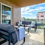 Oasis B7 Apartment